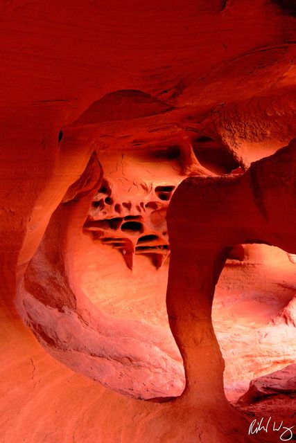 Windstone Arch in Fire Cave, Valley of Fire State Park, Nevada